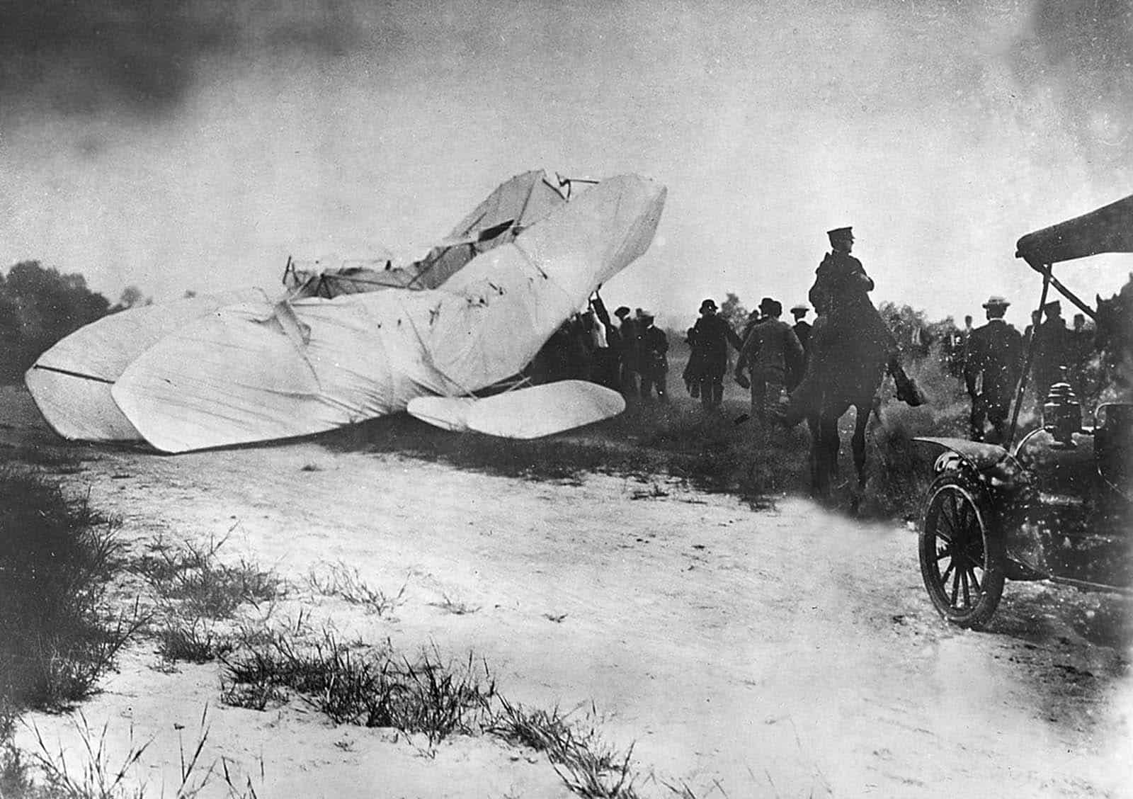 Первая авиакатастрофа