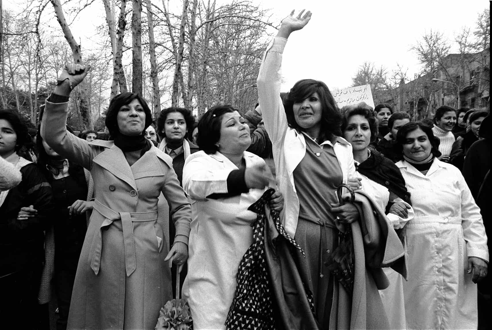 Женщина после революции. Иран 1979 год. Иран до революции 1979 года. Иран до исламской революции 1979. Иран до и после революции 1979.