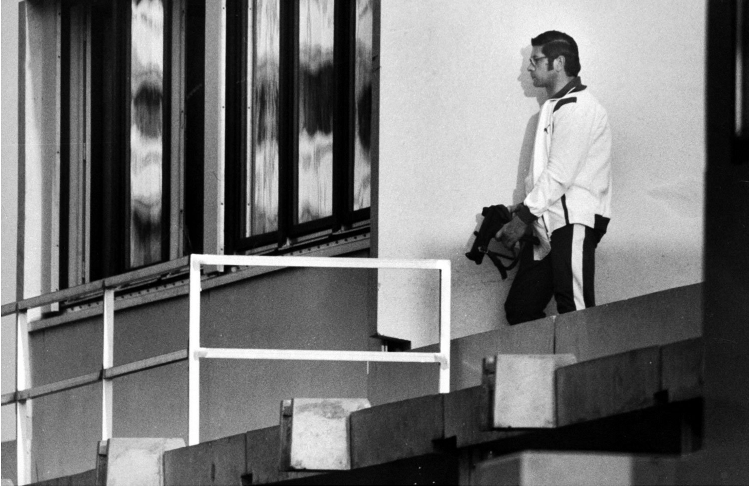 Теракт на олимпиаде в мюнхене 1972. Теракт 1972 года на Олимпийских играх в Мюнхене. Террористы на Олимпиаде в Мюнхене 1972. Мюнхен 1972 захват заложников.