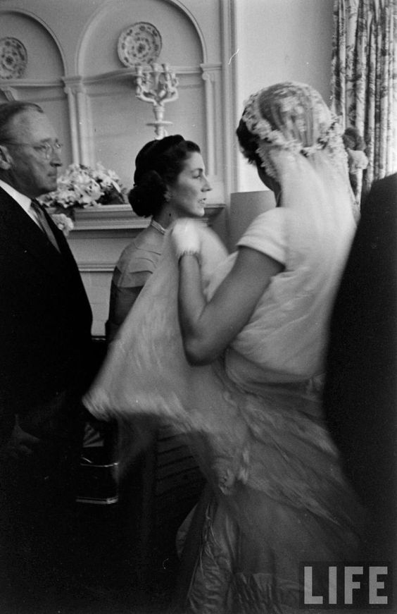 jackie kennedy wedding dress JFK and Jackie's Wedding: LIFE Photos From Newport, September, 1953 How black designer of Jackie