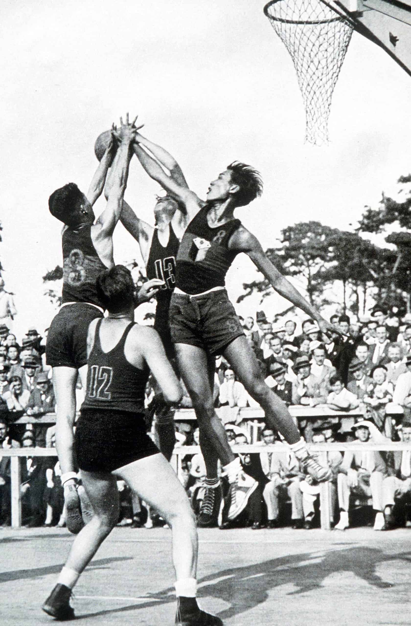 Предыдущие олимпийские игры. Баскетбол на Олимпийских играх 1936. Баскетбол Берлин 1936. Олимпийские игры в Германии 1936 баскетбол.