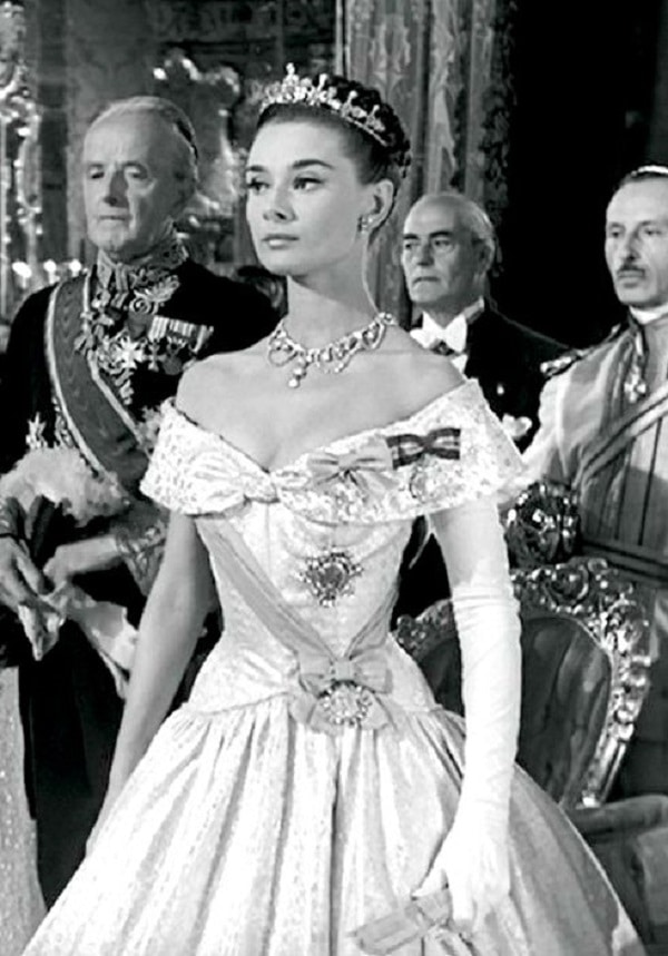 These Stars Traded Hollywood Glamor for Wartime Glory