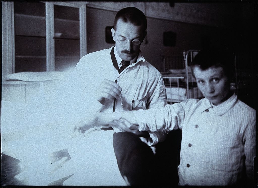 Doctor Clemens von Pirquet giving a patient an injection.